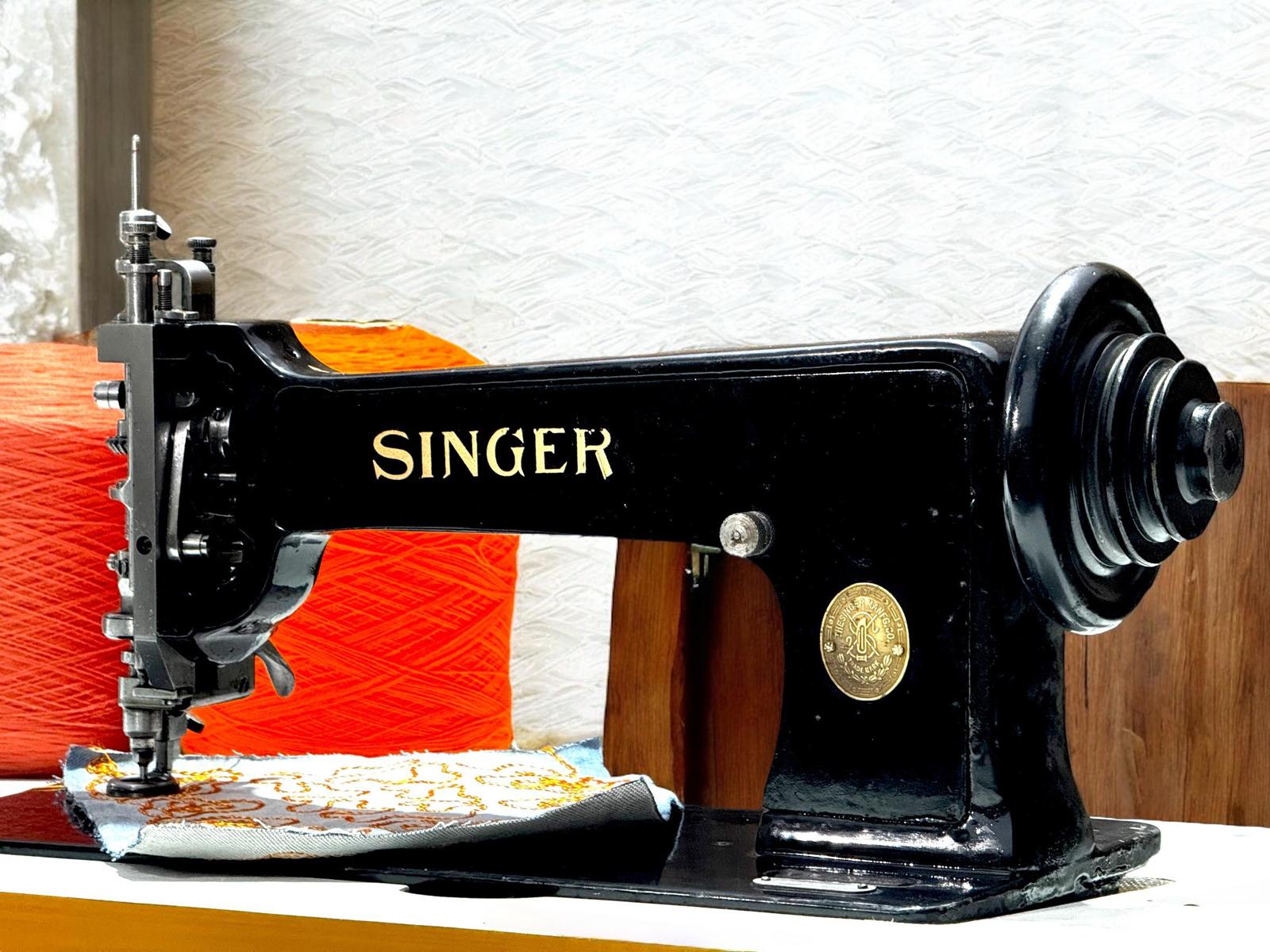 Singer 114w103 vintage embroidery chain & moss stitch machine *Head only*