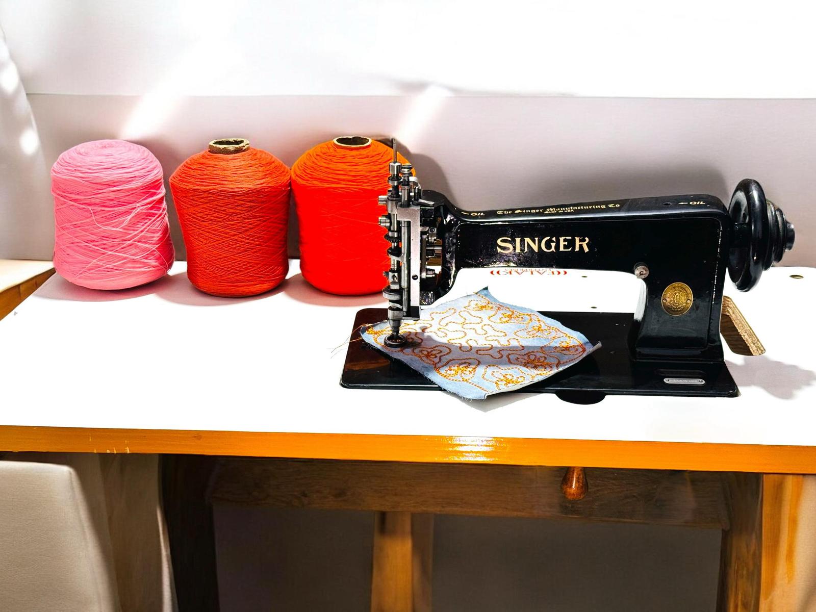 Singer 114w103 vintage embroidery chain & moss stitch machine *Head only*