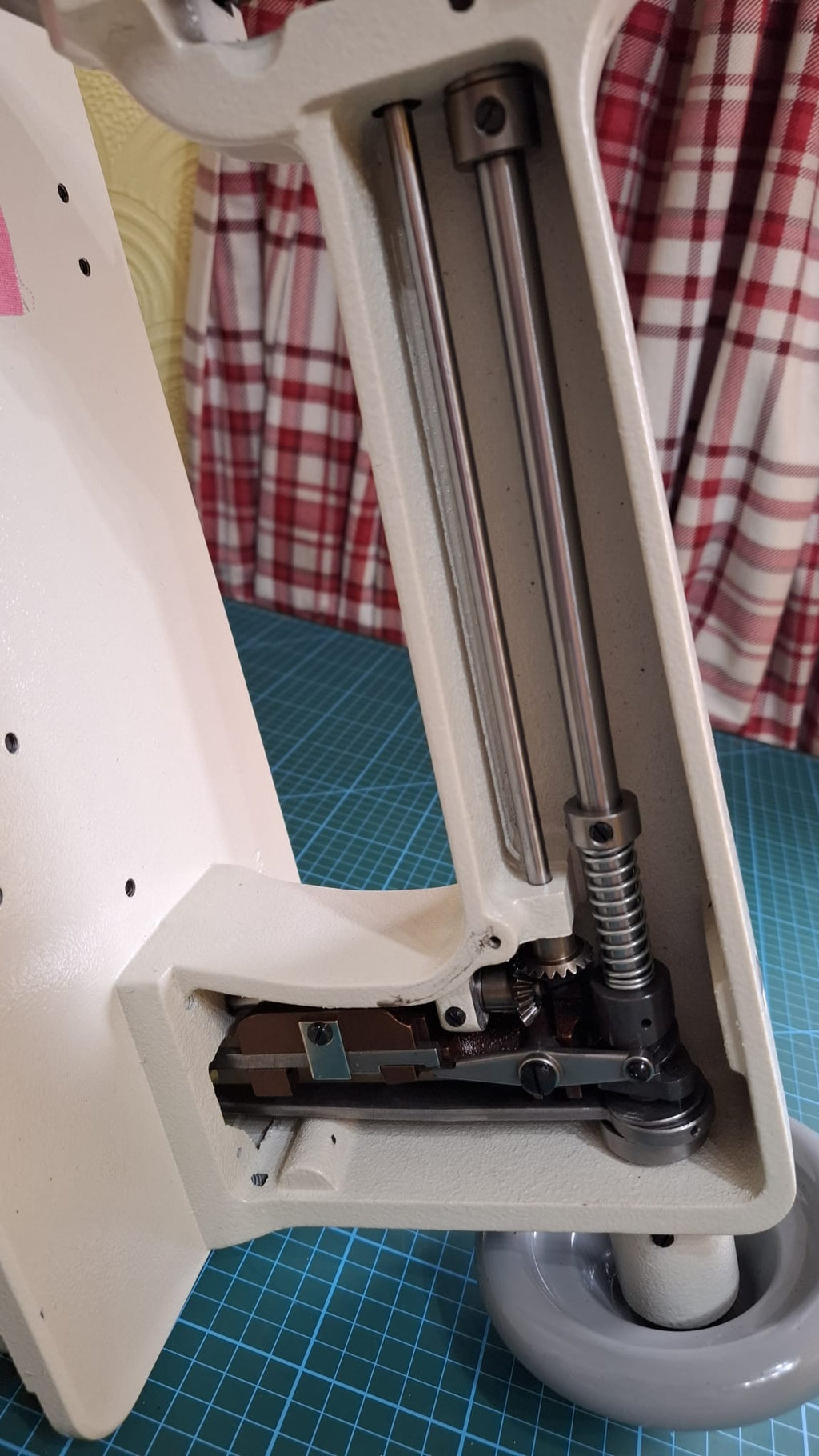 *NEW* KRIOS Chainstitch Embroidery machine, table, motor and Stand