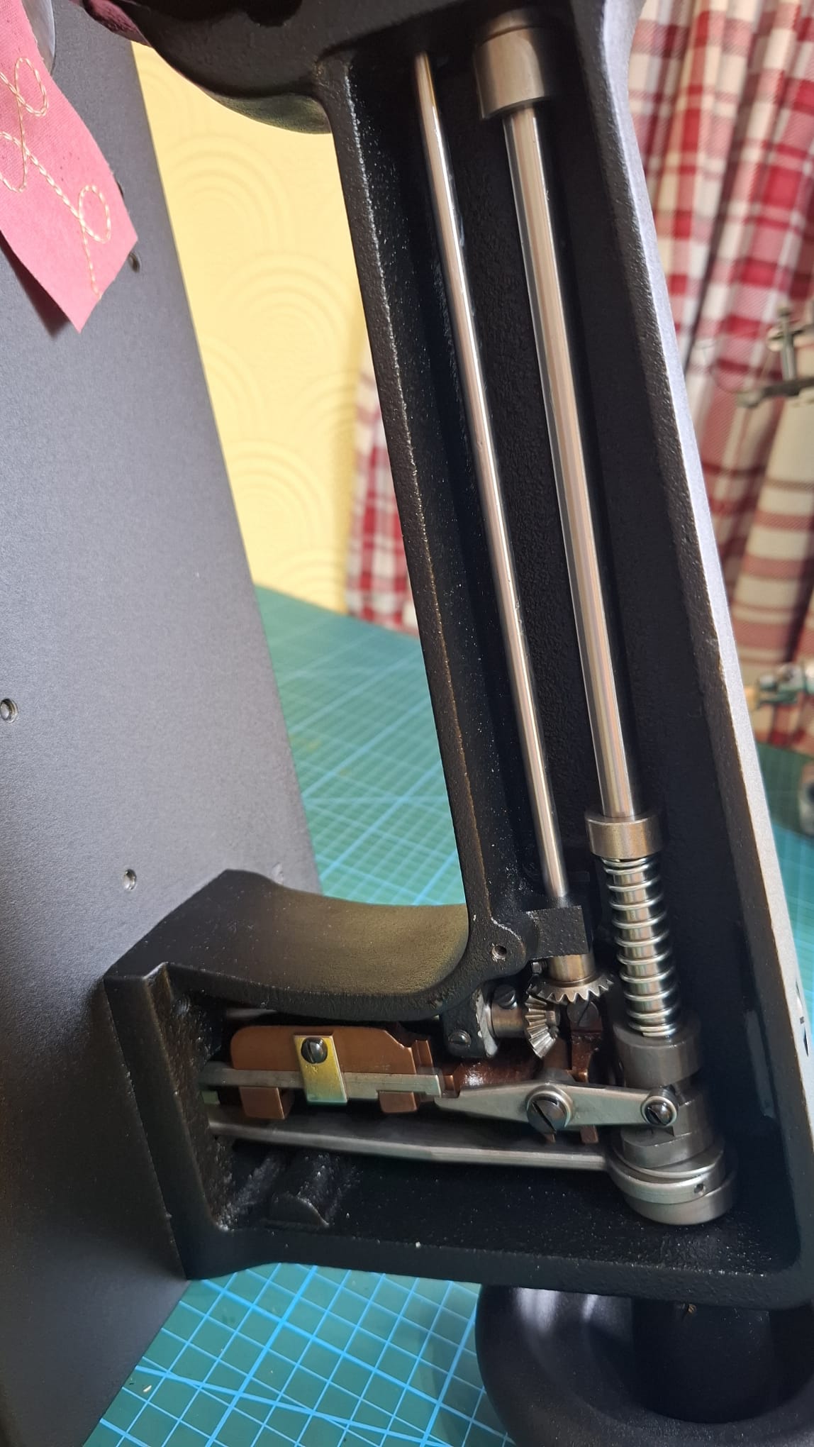 *NEW* KRIOS Chainstitch Embroidery machine, table, motor and Stand