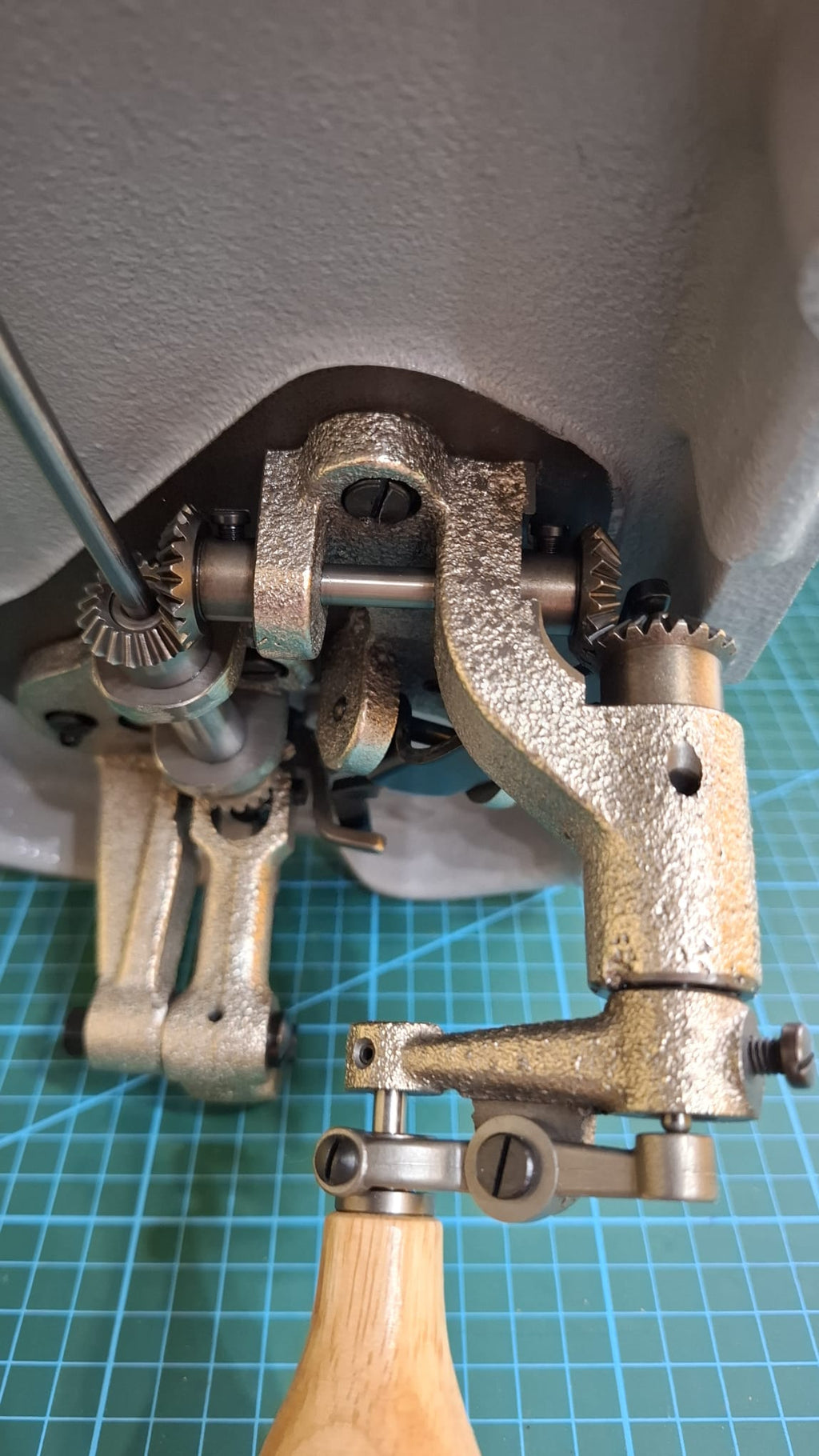 *NEW* KRIOS Chainstitch Embroidery machine, table, motor and Stand