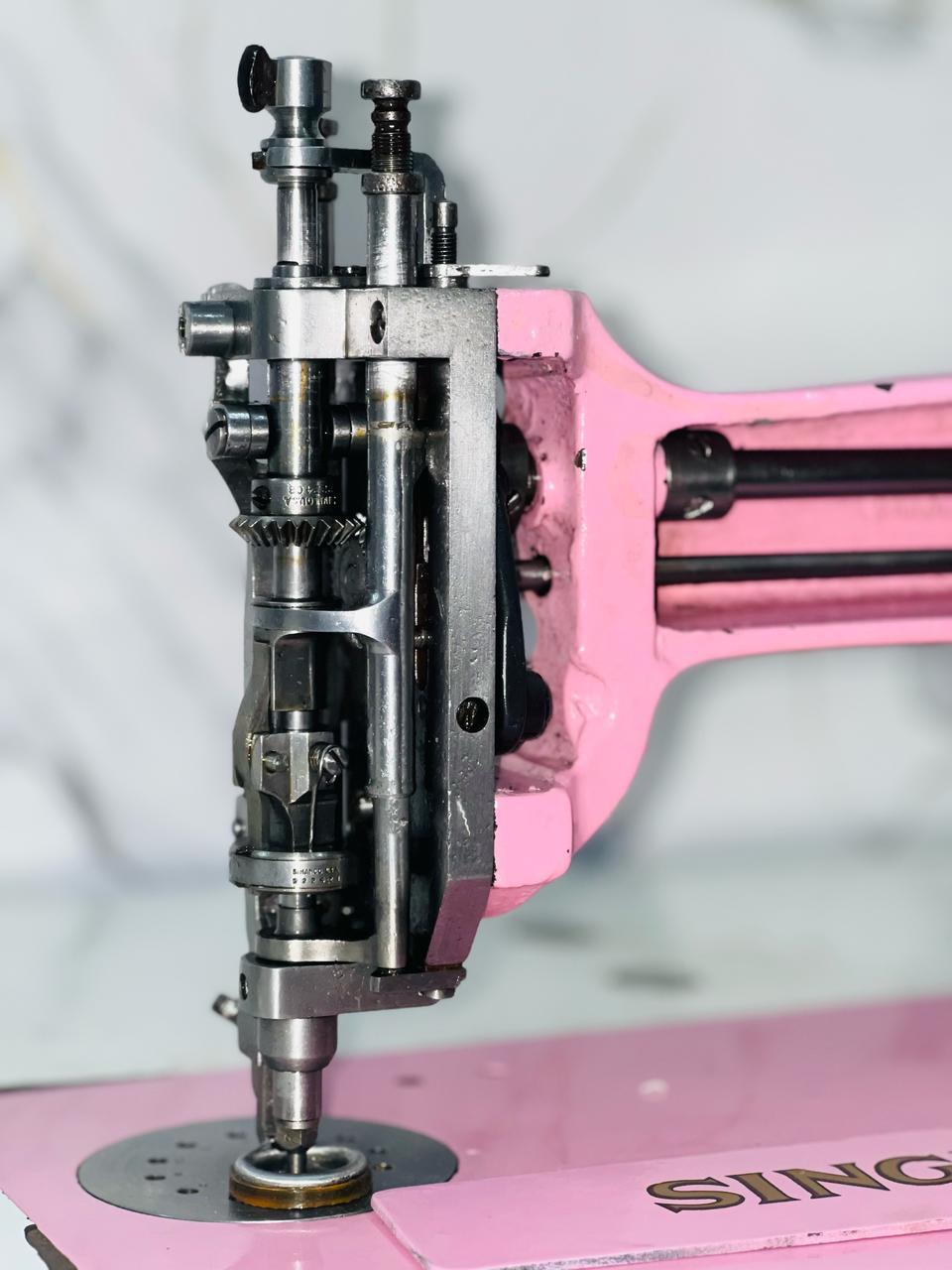 Singer 114w103 Restored Chainstitch moss stitch Sewing Machine *Head only*