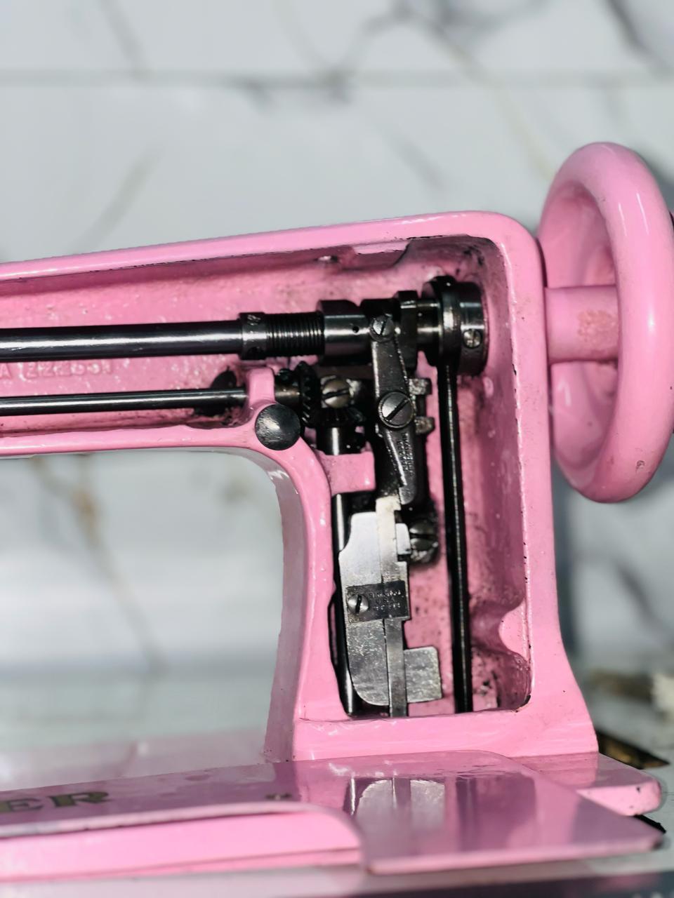 Singer 114w103 Restored Chainstitch moss stitch Sewing Machine *Head only*