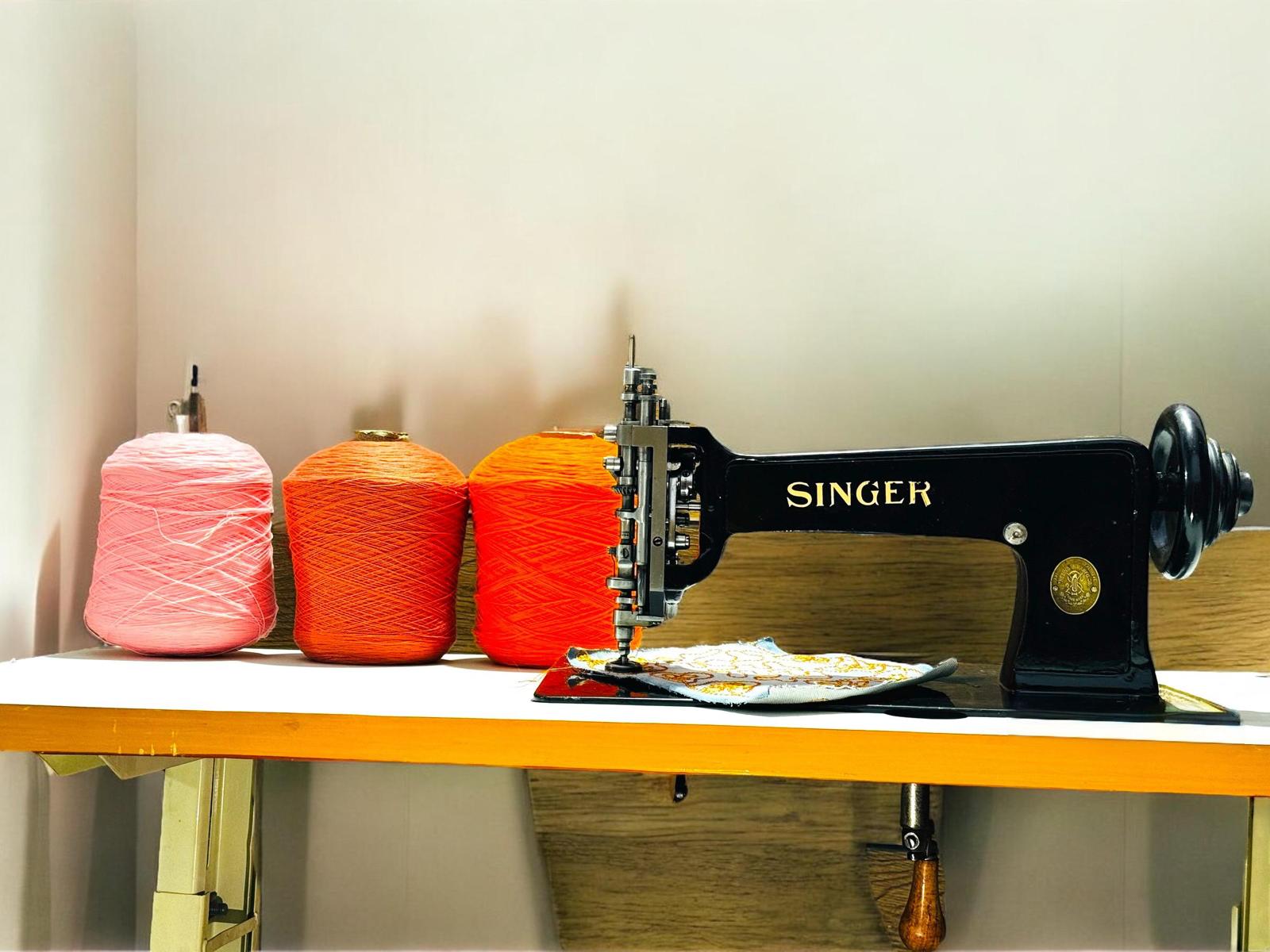 Singer 114w103 vintage embroidery chain & moss stitch machine *Head only*