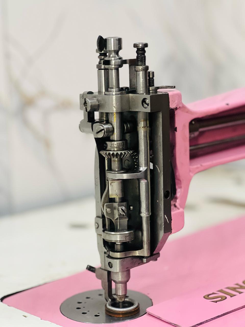 Singer 114w103 Restored Chainstitch moss stitch Sewing Machine *Head, Table and motor*