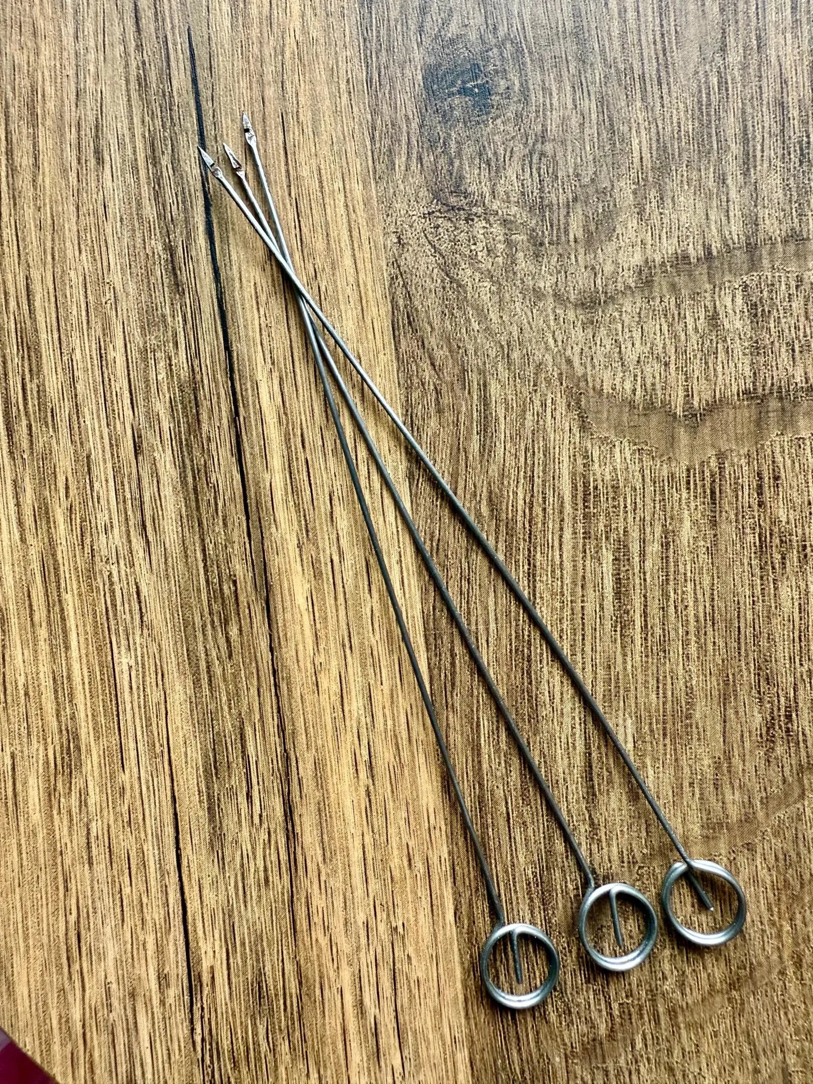 Chainstitch embroidery machine treading wire